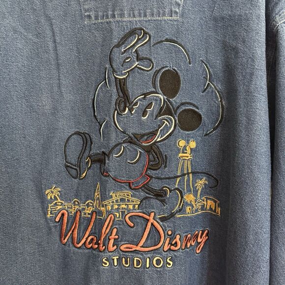 Vintage Disney Store Denim Shirt Mens Size Medium Mickey Embroidered Walt Studio - Picture 4 of 12